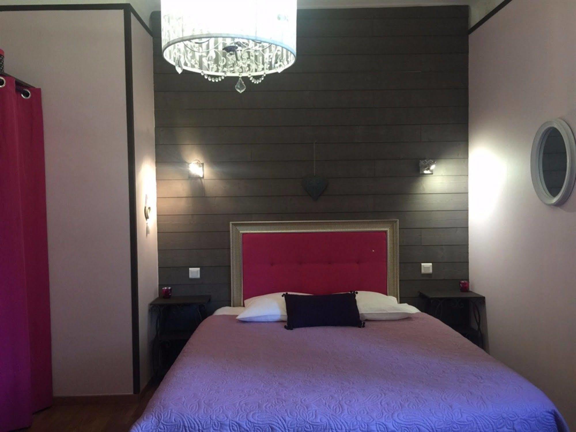O Clair De Lune Au Coeur De Sarlat - Chambres Climatisees - Parking Prive - Piscine Chauffee - Spa Et Massages エクステリア 写真